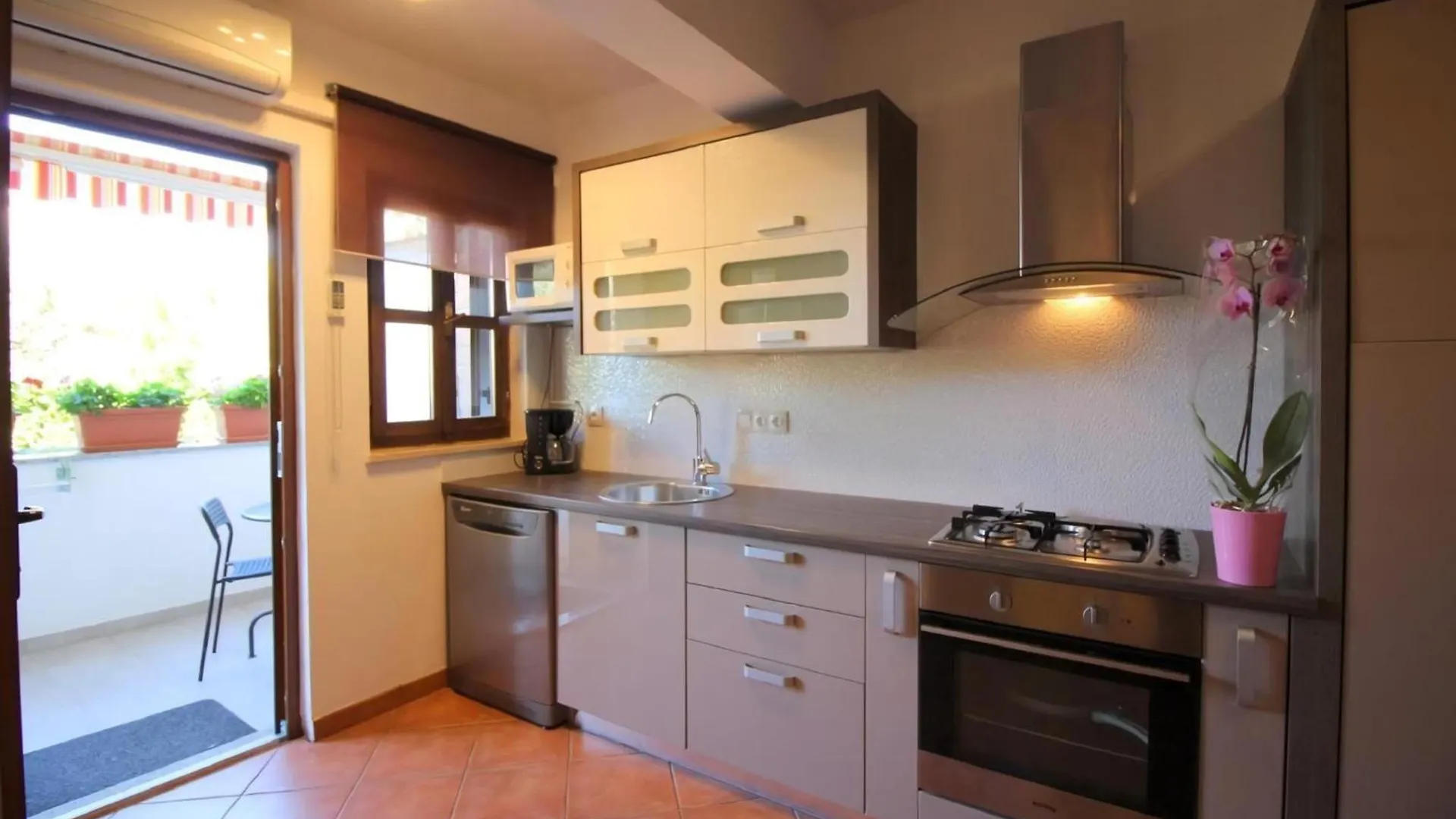 Apartment Ferienwohnung Pineta 3 In Strandnaehe Mit Parkplatz Porec Croatia
